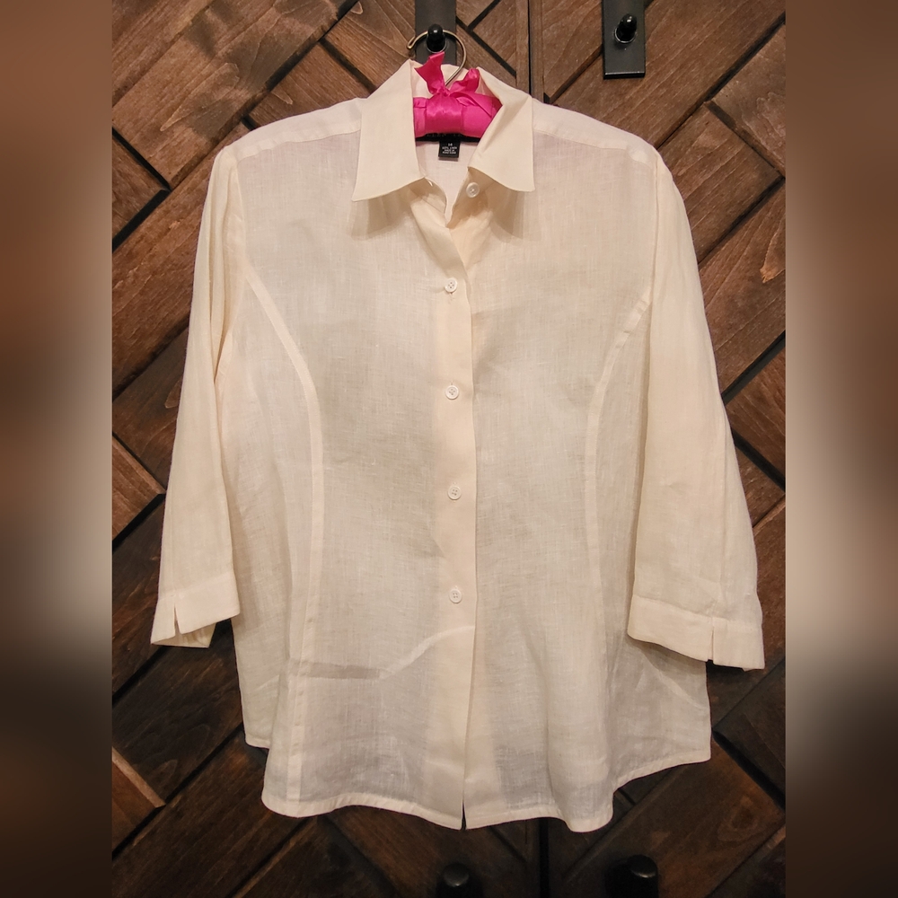 Ellen Tracy, size 14, 100% Linen vanilla button down 3/4 sleeve blouse